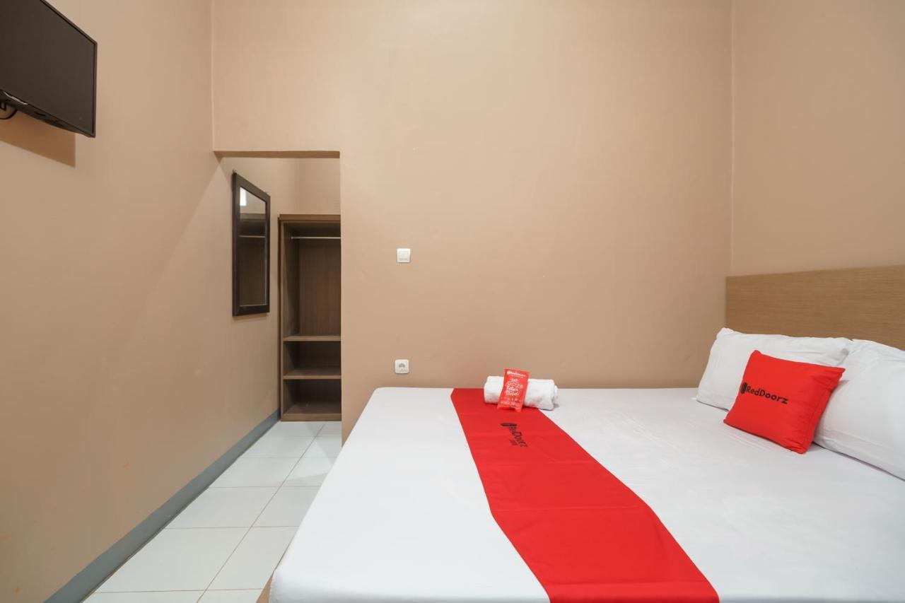 Reddoorz Syariah Near Siloam Hospitals Bulak Kapal Hotel Bekasi Buitenkant foto
