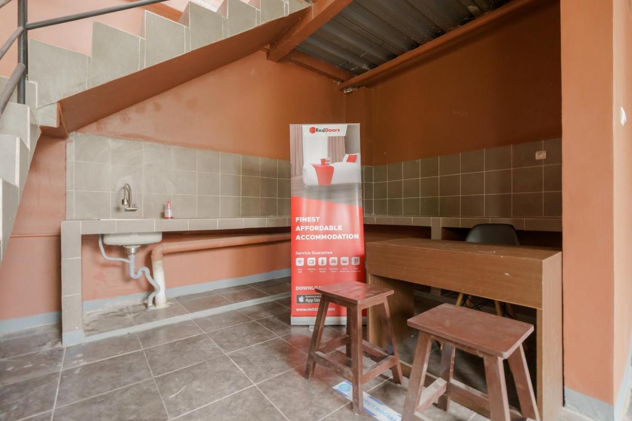 Reddoorz Syariah Near Siloam Hospitals Bulak Kapal Hotel Bekasi Buitenkant foto